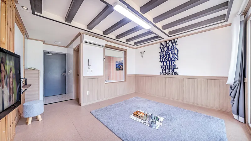 [Geoje] A quiet pension with ondol room on the second floor, 1 minute walk from Hakdong Mongdol Beach 9