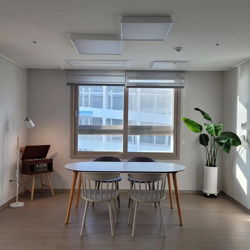 [Ansan] Newly built three-room officetel with Sihwa Lake in the background 4
