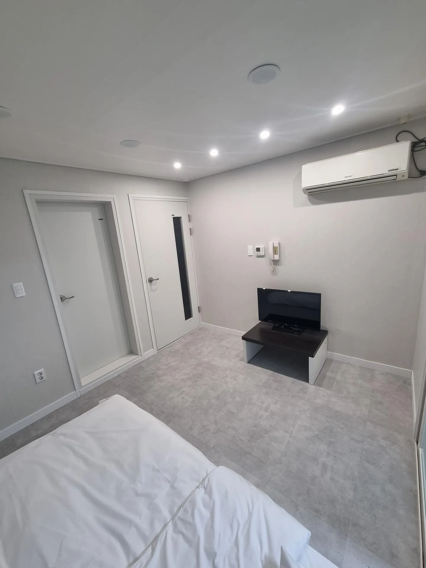 Jukdo-dong Transit-Friendly One-Bedroom House