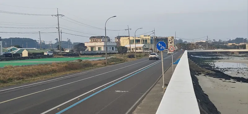 [제주 구좌] 평대 해변이 120미터, 돌담이 정겨운 마을안 신축 농가주택 B동 51