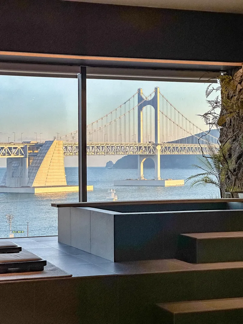 [Suyeong, Busan] Modern, indoor jacuzzi-style accommodation with a view of Gwangan Bridge 5
