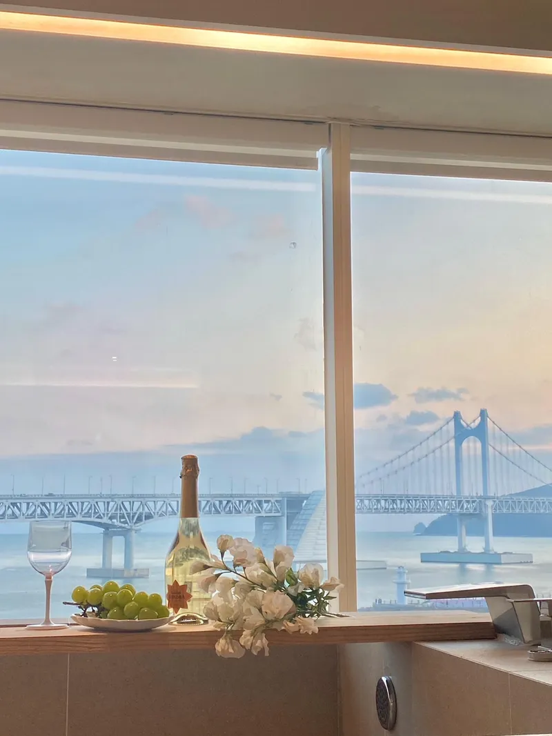 [Suyeong, Busan] Modern, indoor jacuzzi-style accommodation with a view of Gwangan Bridge 2