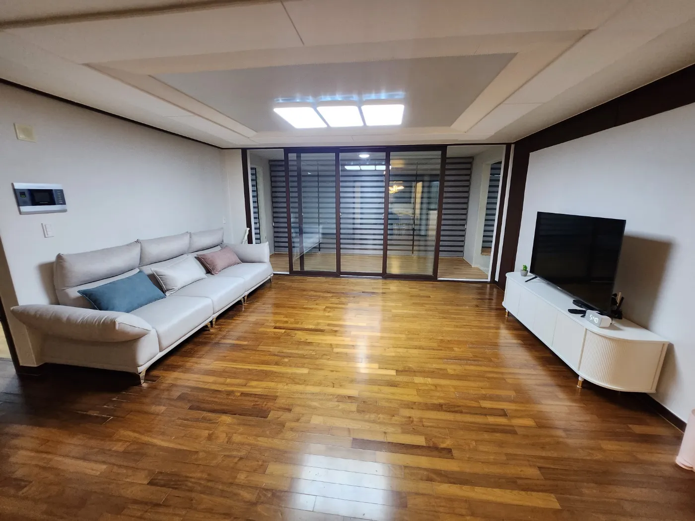 Sangdong-dong Four-Bedroom Apartment