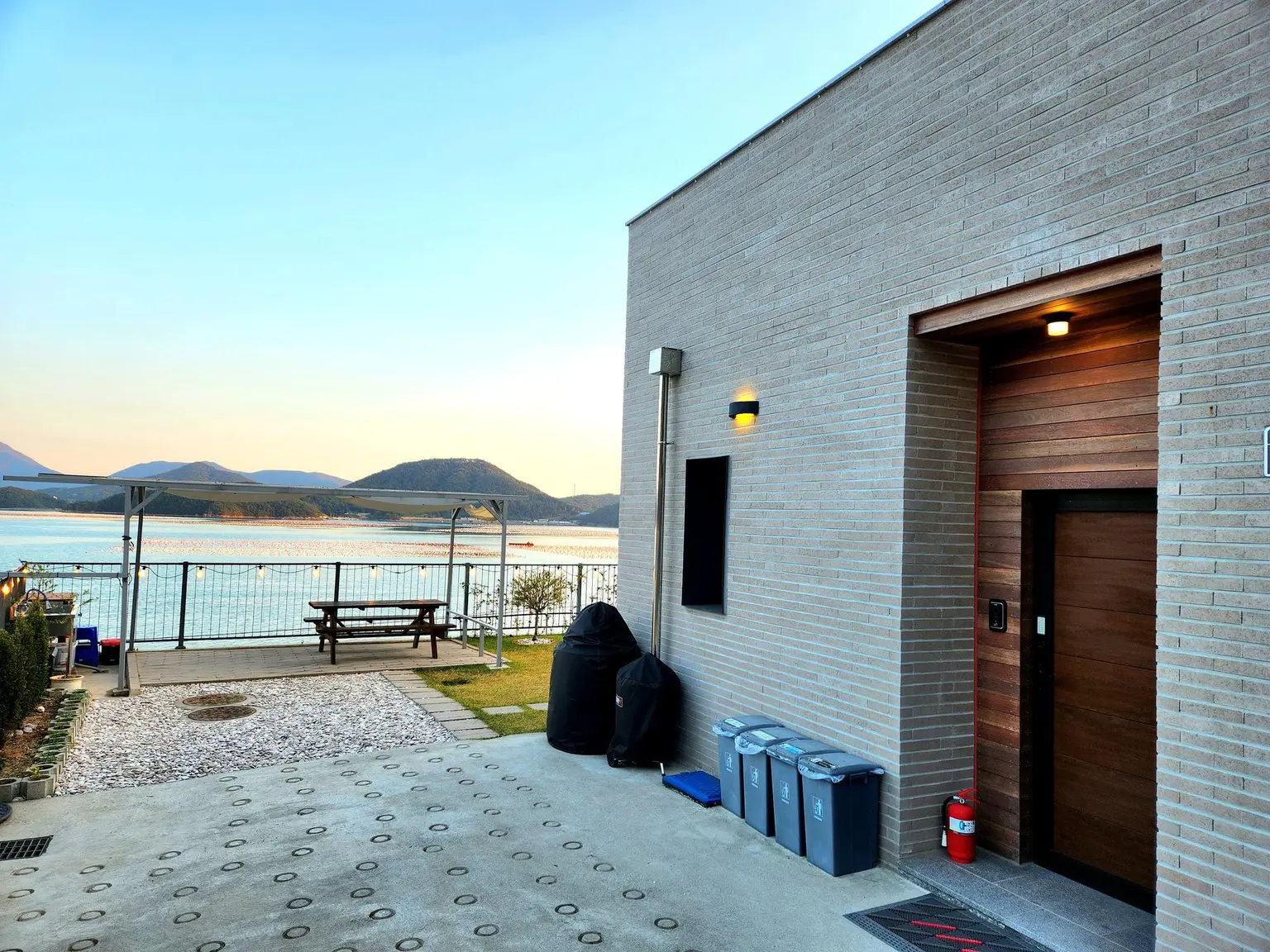 Geoje, Gyeongnam Pension with ocean view in all rooms - main image