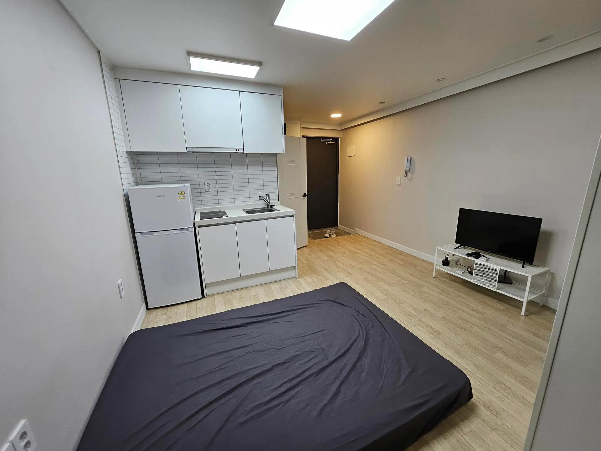 Ua-dong One-Bedroom House Near Station