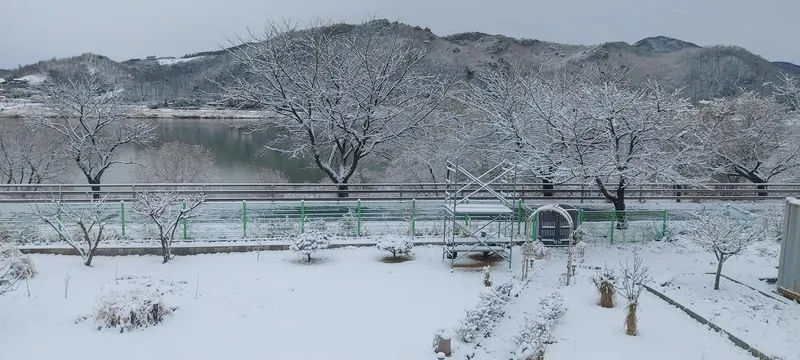 [Yangpyeong] River view and bicycle/walking path/fire pit pretty yard luxury one month living 1st floor 39