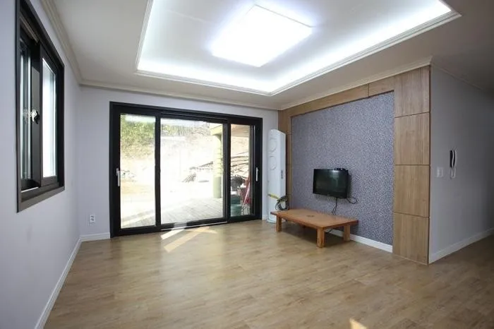 [Gijang, Busan] Three-room group pension with pet-friendly room #Green Building 2nd floor 2