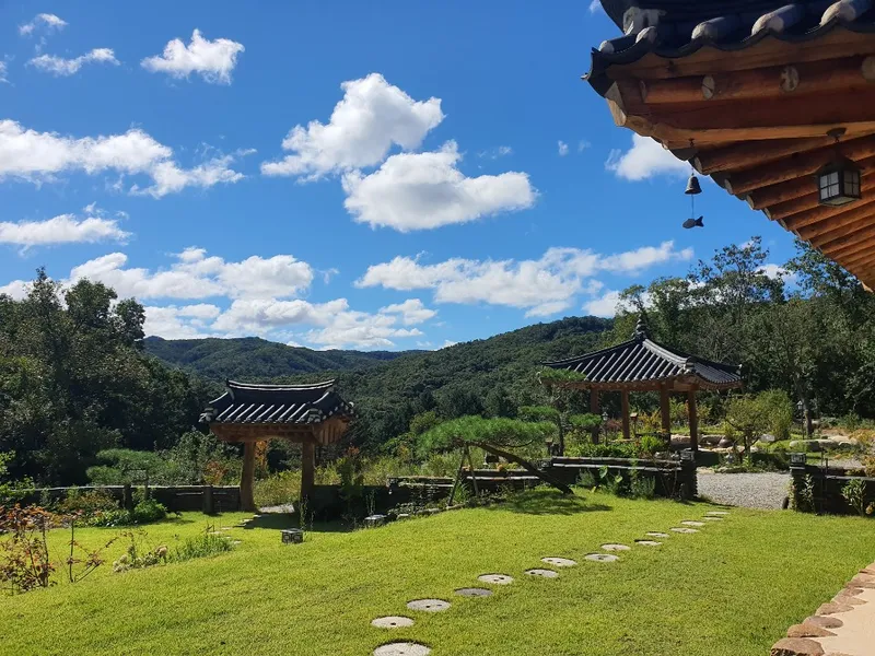 [강원 홍천] 개인산책 숲속길을 보유한 힐링 독채한옥 2