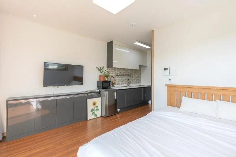 [Namwon, Seogwipo] 13 pyeong Flower Healing Pension, 5 minutes walk from the sea in the tangerine orchard in Namwon-eup 8