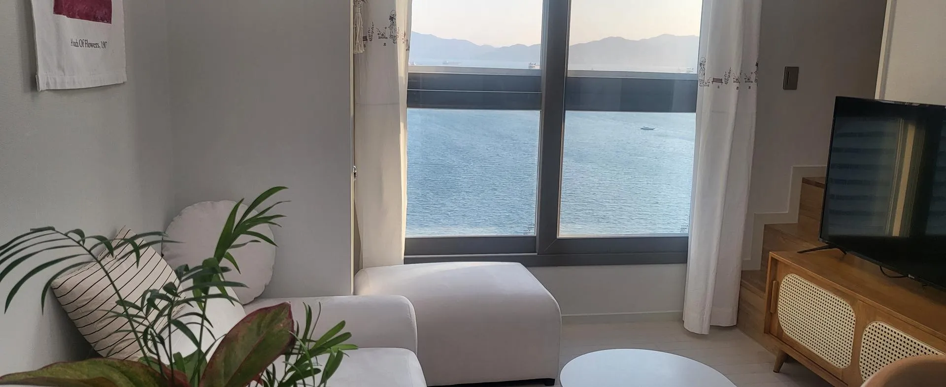 Sujeong-dong Ocean View Two-Bedroom Apartment