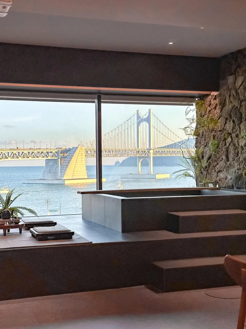 [Suyeong, Busan] Modern, indoor jacuzzi-style accommodation with a view of Gwangan Bridge 6