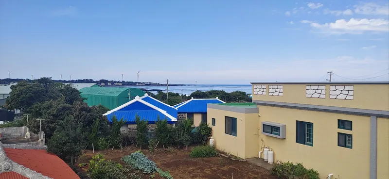 [제주 구좌] 평대 해변이 120미터, 돌담이 정겨운 마을안 신축 농가주택 B동 55