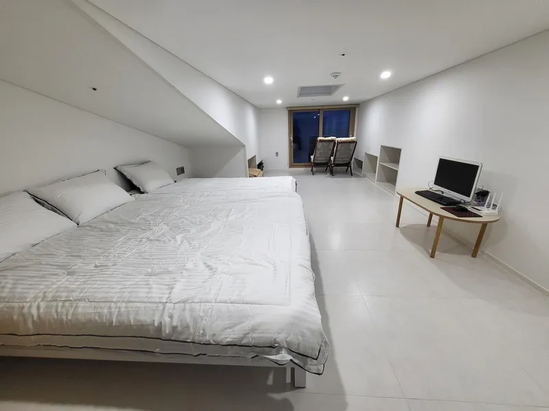 [Andeok, Seogwipo] The ultimate ocean view! Sanbangsan Mountain and the ocean at a glance! Stylish rooftop duplex house 17
