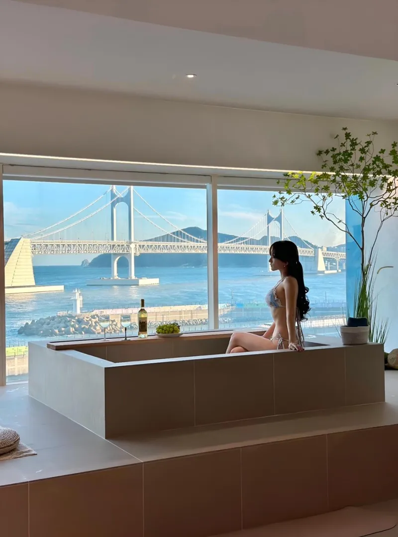 [Suyeong, Busan] Modern, indoor jacuzzi-style accommodation with a view of Gwangan Bridge 12