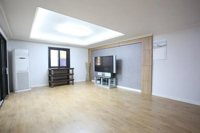 [Gijang, Busan] Three-room group pension with pet-friendly room #White Building 1st floor 11