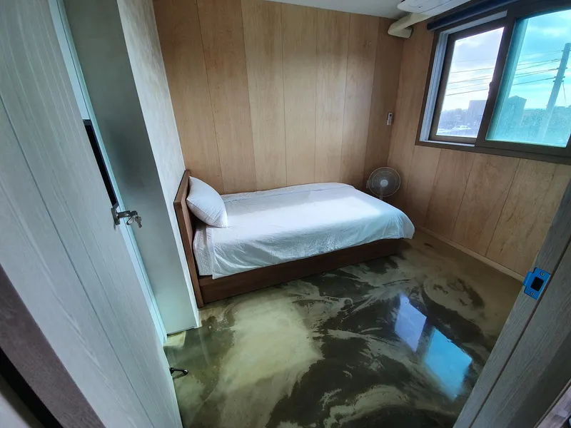 [Jocheon, Jeju] White (duplex) with a view of the sea and mountains 14
