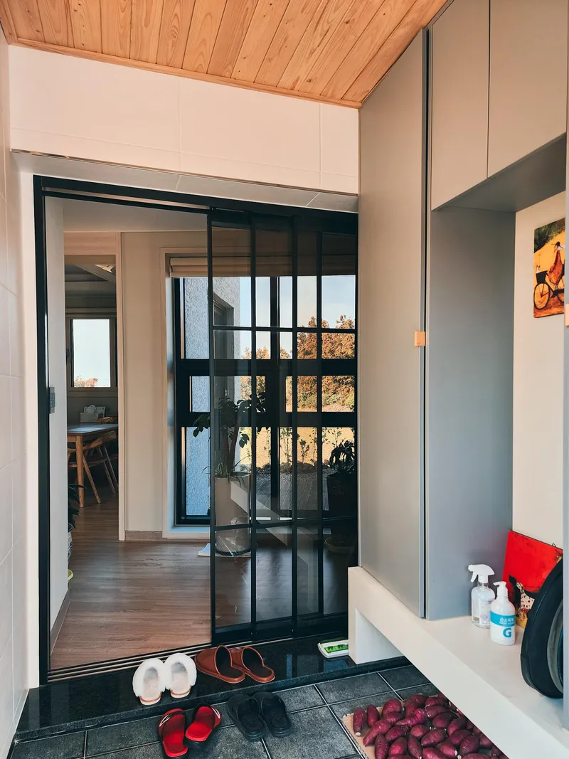 [Aewol, Jeju] A cozy, white-toned, three-room, two-story house with a private pool. 68