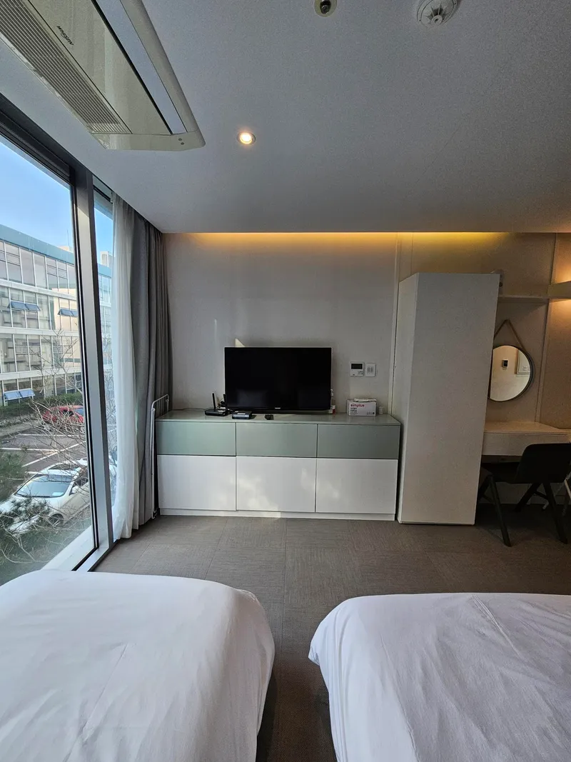 [Topyeong-dong, Seogwipo] P2 Taktwin Full-length glass healing twin bed half-forest forest forest forest view 11