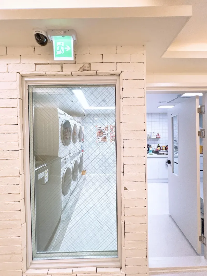 [Seongnam][Bundang] 10 minutes from Pangyo, 1 minute from Seohyeon Station, women-only studio apartment 21