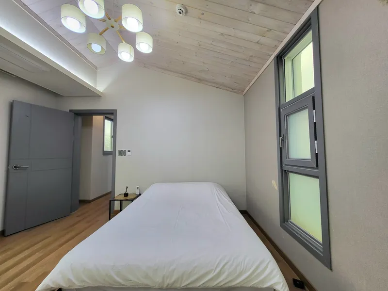 [제주 애월] #넓은 독채 #잔디마당 #바베큐데크 #복층 #가까운오름 3 5