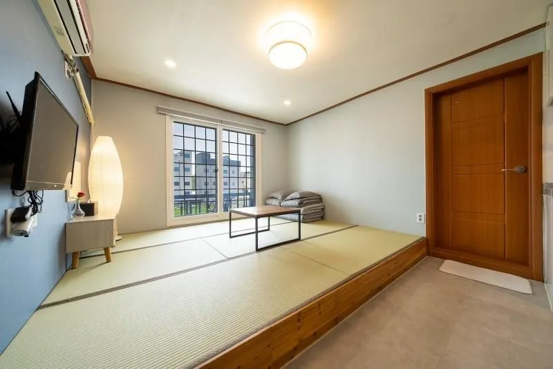 [Gangneung] Gangneung Family Pension, Pet-friendly Pension within 5 minutes walk of Sungeut Beach, Room #103 18