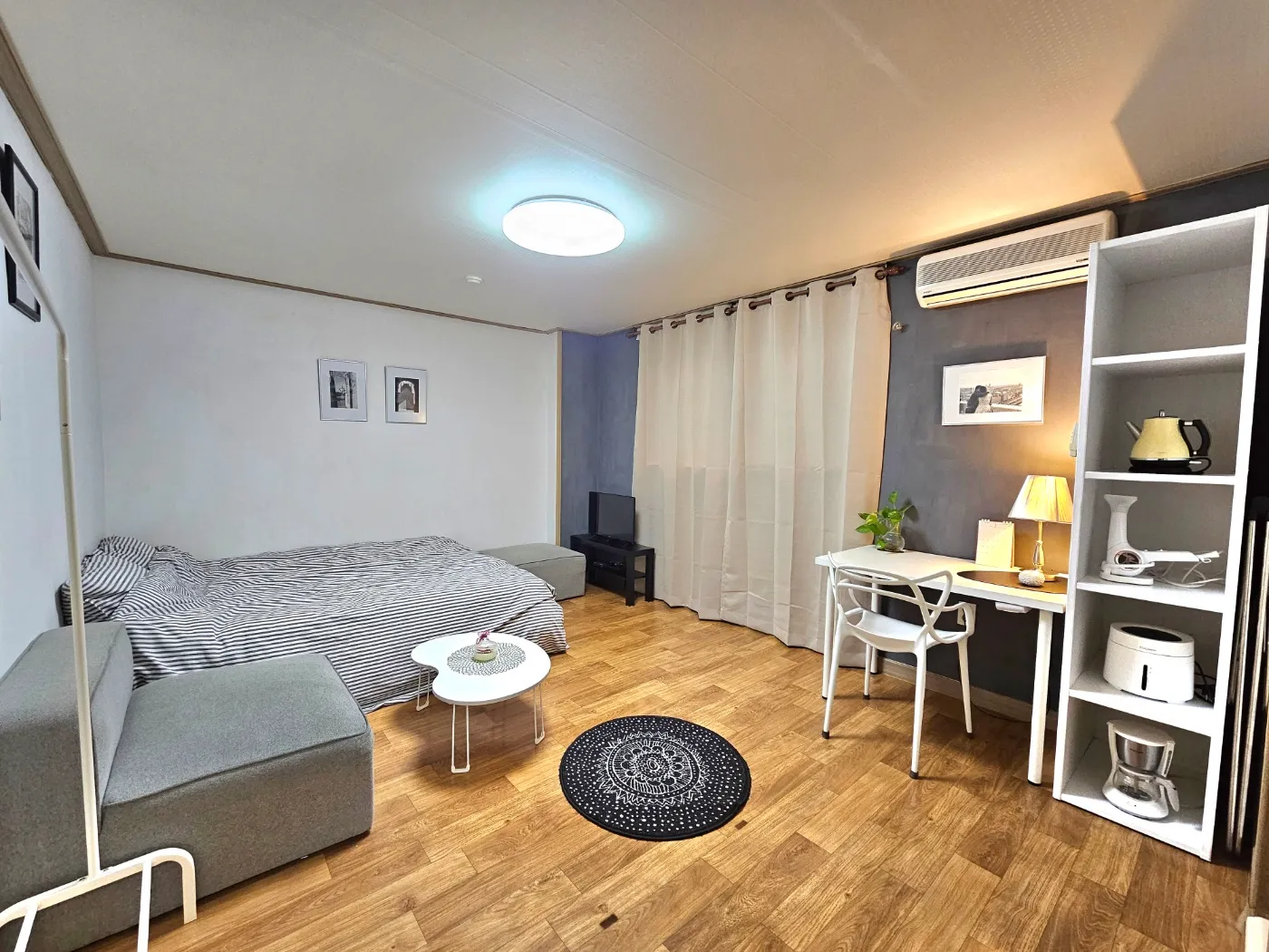 Donggyo-dong One-Bedroom Efficiency Apartment