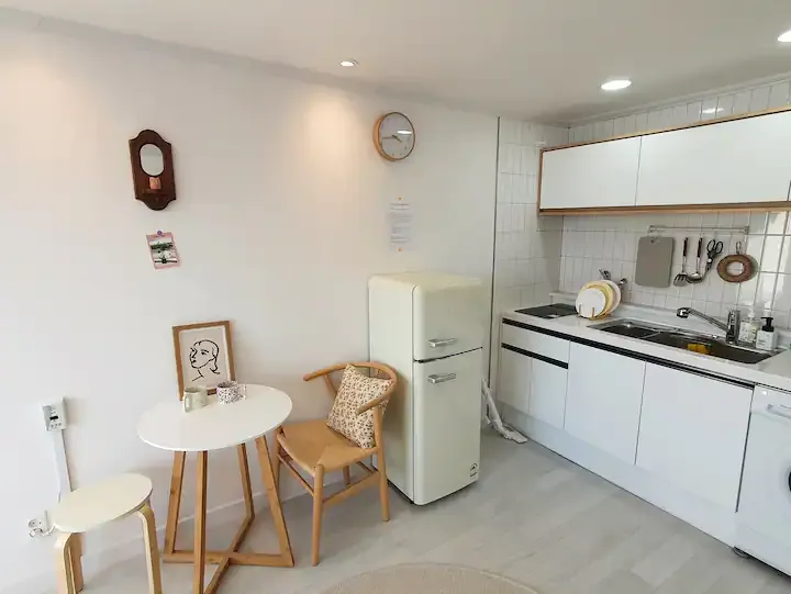 [Sokcho][Sokcho Anuparm] Modern White Studio with Fantastic Views of Seoraksan Mountain and Yeongnangho Lake 8