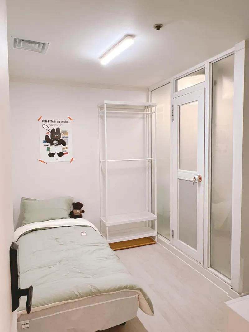 [Seongnam][Bundang] 10 minutes from Pangyo, 1 minute from Seohyeon Station, women-only studio apartment 17