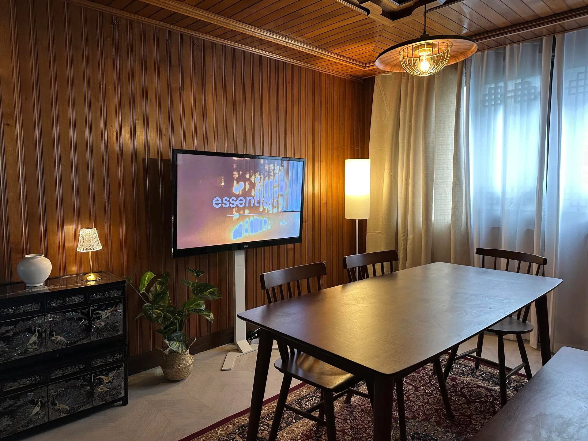 Sinjeong-dong Three-Bedroom House