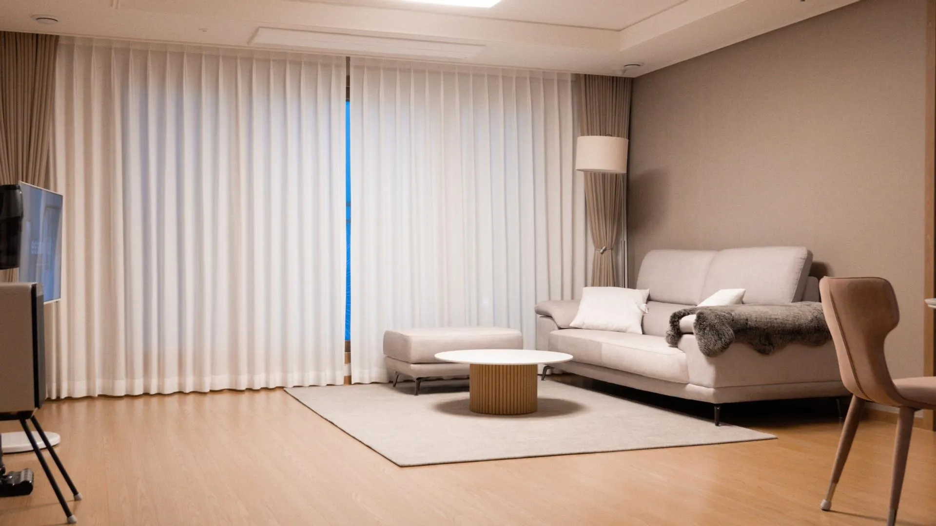Cheongho-dong Ocean View Three-Bedroom Apartment