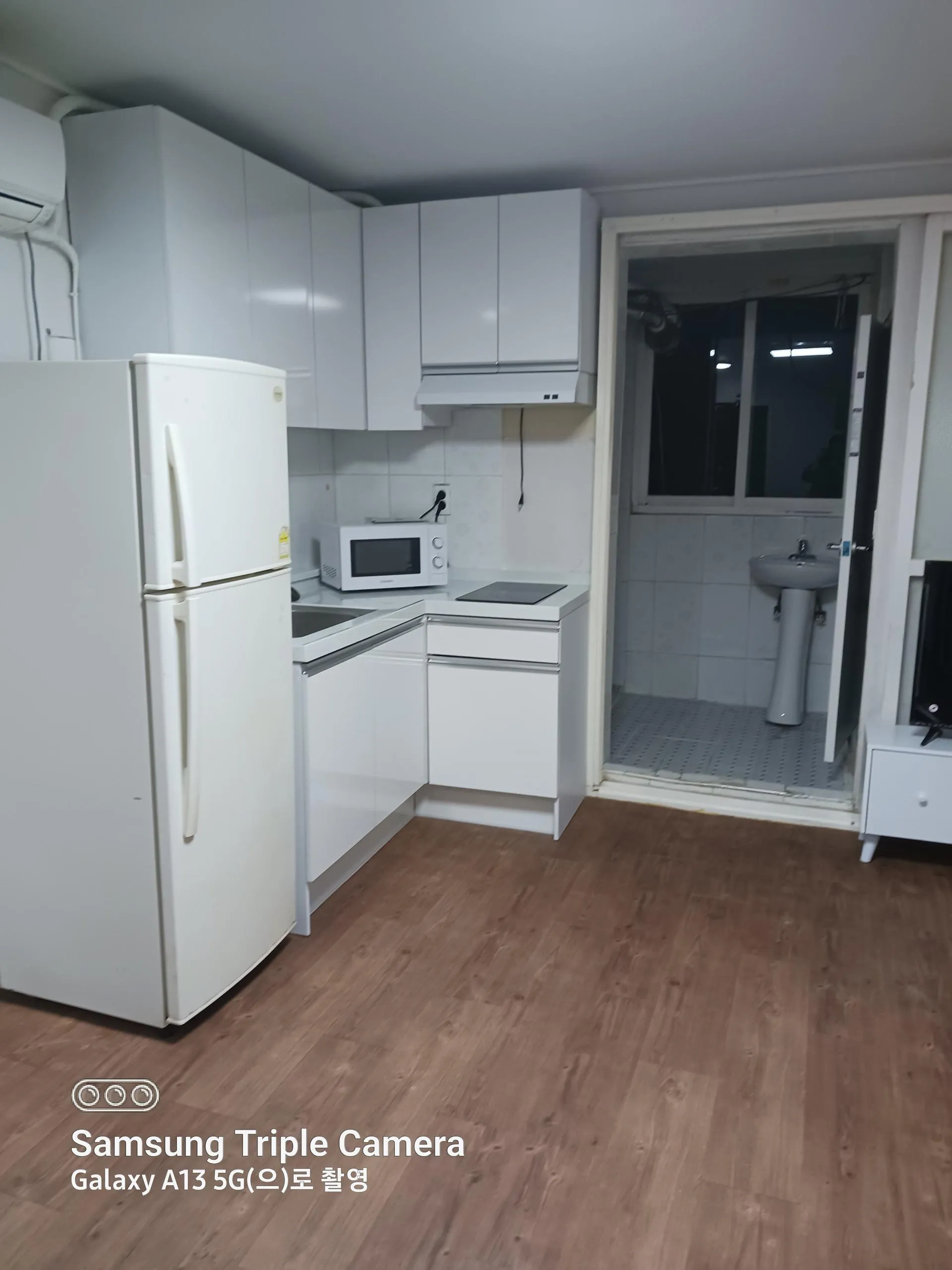 Mangpo-dong Transit-Friendly Three-Bedroom House