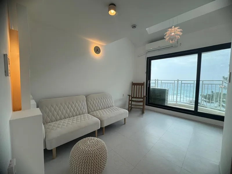 [Aewol, Jeju][Aewol large accommodation] Accommodation for up to 8 people #duplex #ocean view #Aewol sea #beam 7