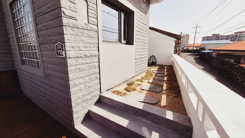 [Hahyo-dong, Seogwipo] Soysoggak Cozy House Two-room Duplex House 60
