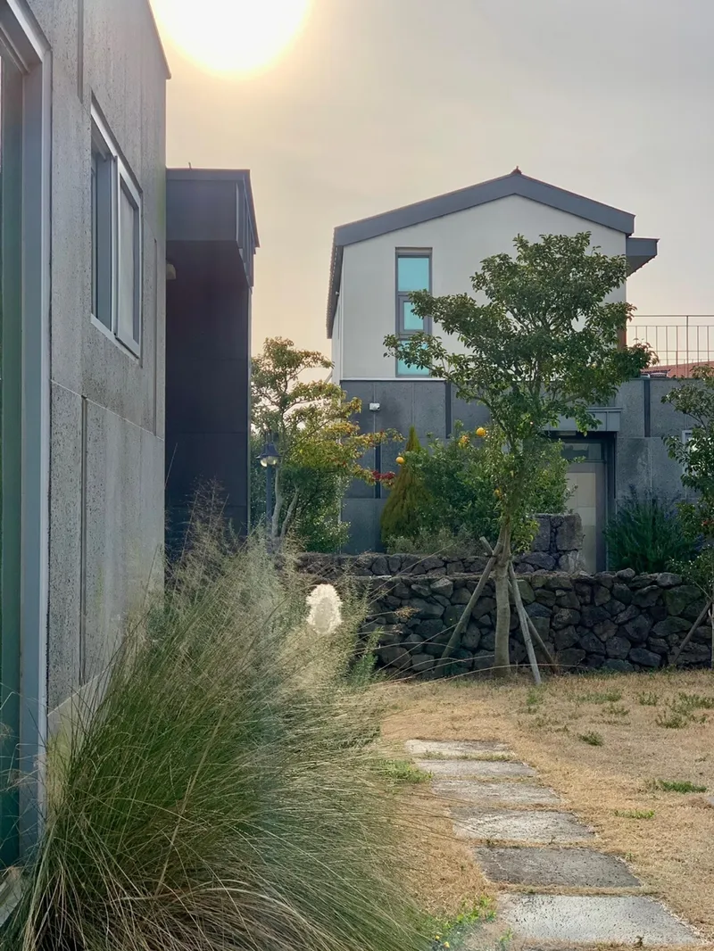[제주 애월] #넓은 독채 #잔디마당 #바베큐데크 #복층 #가까운오름 3 25