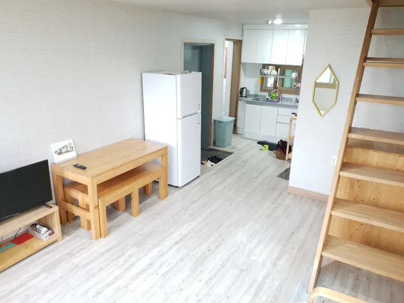 [Pyoseon, Seogwipo] 201, a country house full of humanity in a palm tree forest by the sea 10