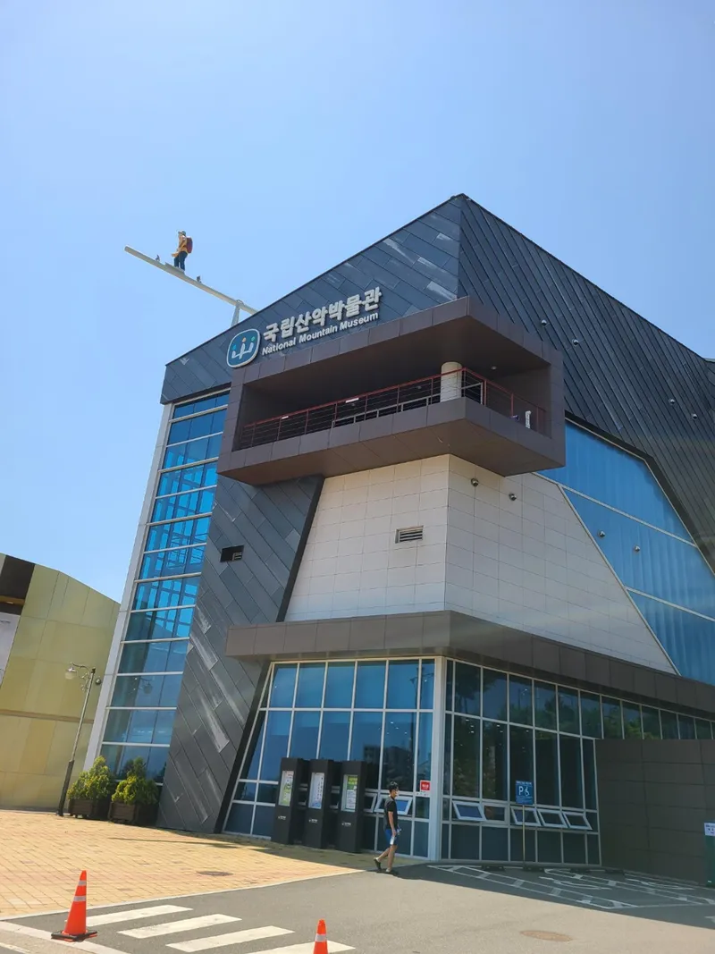 [Sokcho][Sokcho Joyang-dong] Lake view hot spring sauna swimming pool quiet top floor rooftop downtown 21