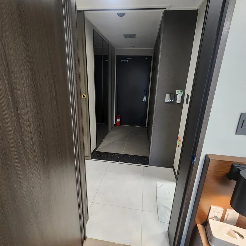 [제주 노형동] 오거리45평제일큰거실3룸침대3화2티비2주방유아품커피머신호텔스벅 14