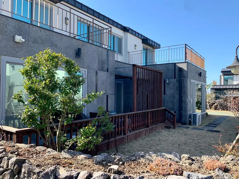 [제주 애월] #넓은 독채 #잔디마당 #바베큐데크 #복층 #가까운오름 3 3