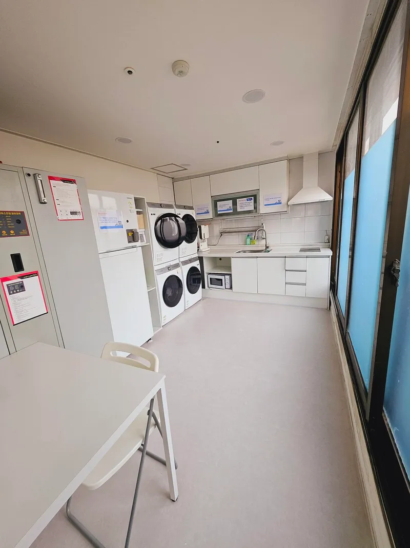 [Mapo, Seoul] Clean, affordable accommodation 3 minutes from Hapjeong Station/Women-only 9