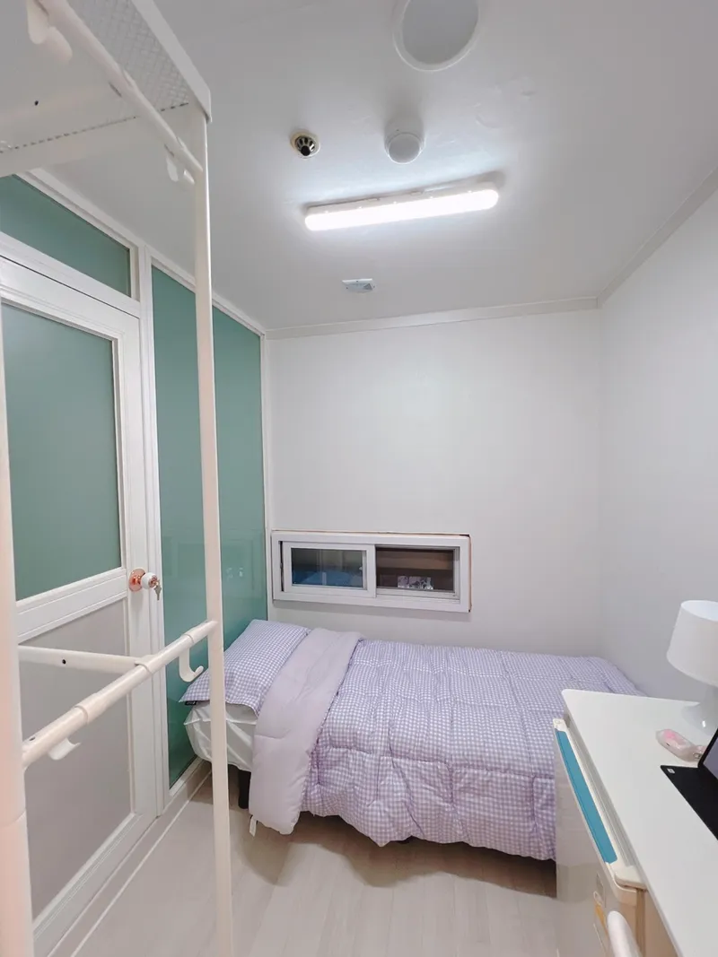 [Seongnam][Bundang] 10 minutes from Pangyo, 1 minute from Seohyeon Station, women-only studio apartment 18