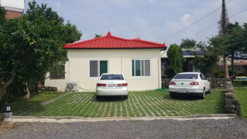 [Hallim, Jeju] Stone Wall House S with a lawn yard and stone wall 20