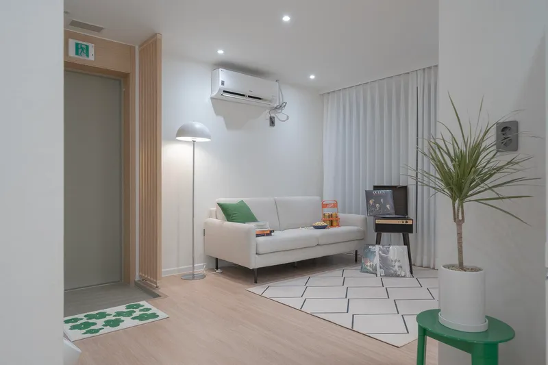 [Yangcheon, Seoul][Mok-dong - Max. 4 / Pets Allowed] 5-minute walk from Lines 2 & 5 / Free Parking 7