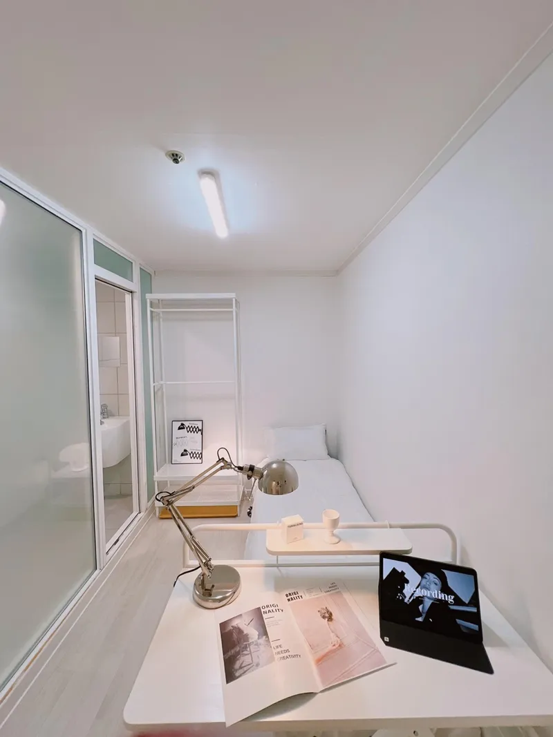 [Seongnam][Bundang] 10 minutes from Pangyo, 1 minute from Seohyeon Station, women-only studio apartment 19