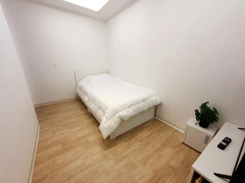 [Seongbuk, Seoul] Simple & Modern Retro Korea University Jongam-dong Stay Rooftop View One Room C302 2