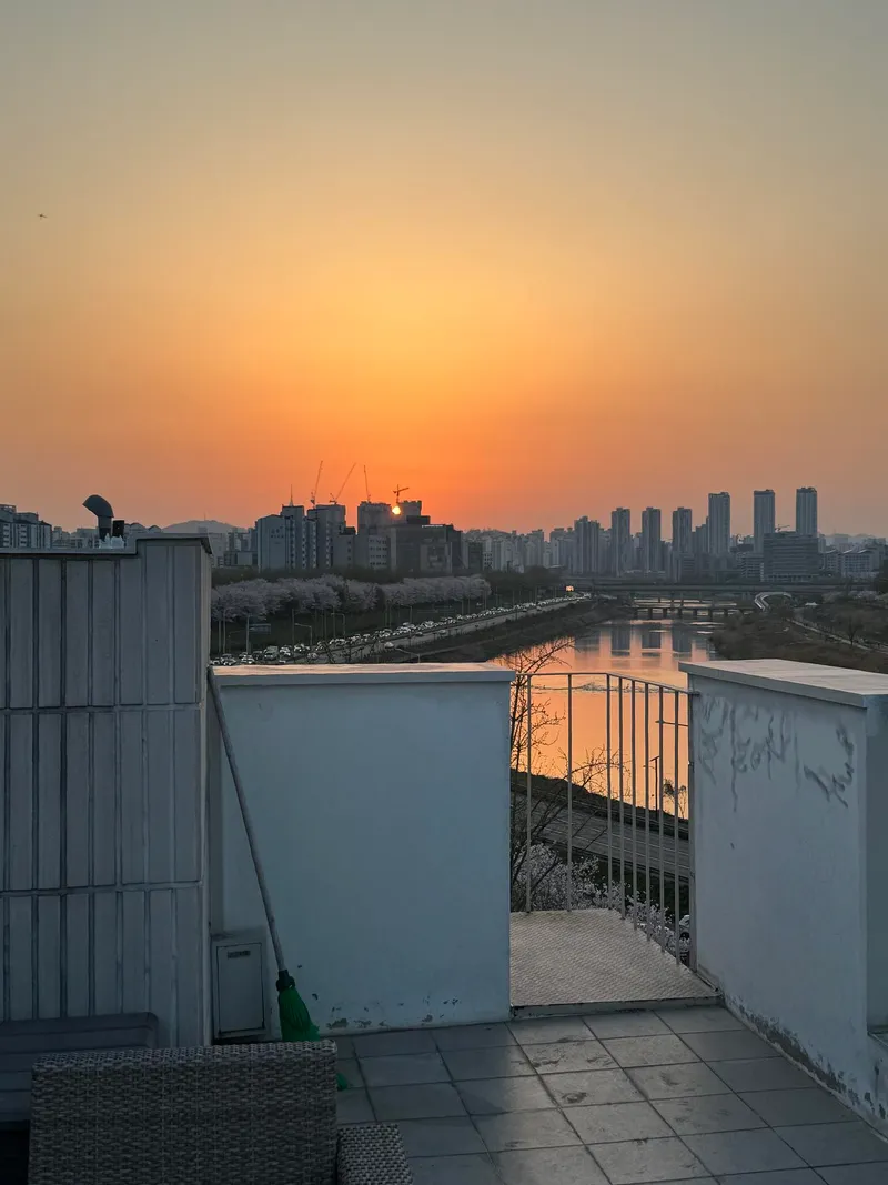 [Seongdong, Seoul] A pretty one-room apartment next to Songjeong Embankment Road and Jungnangcheon Stream 35
