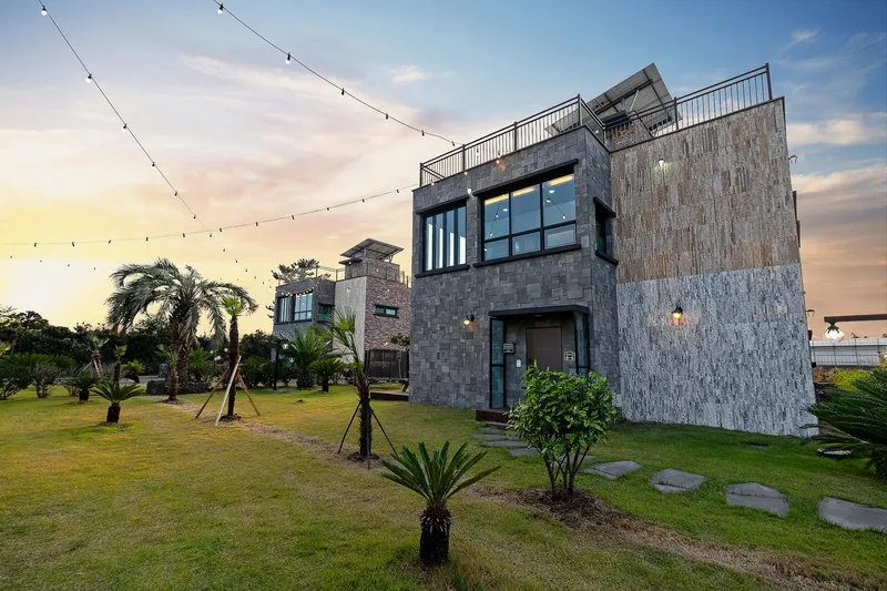 [Namwon, Seogwipo] Quiet private 3-story independent pool villa 11