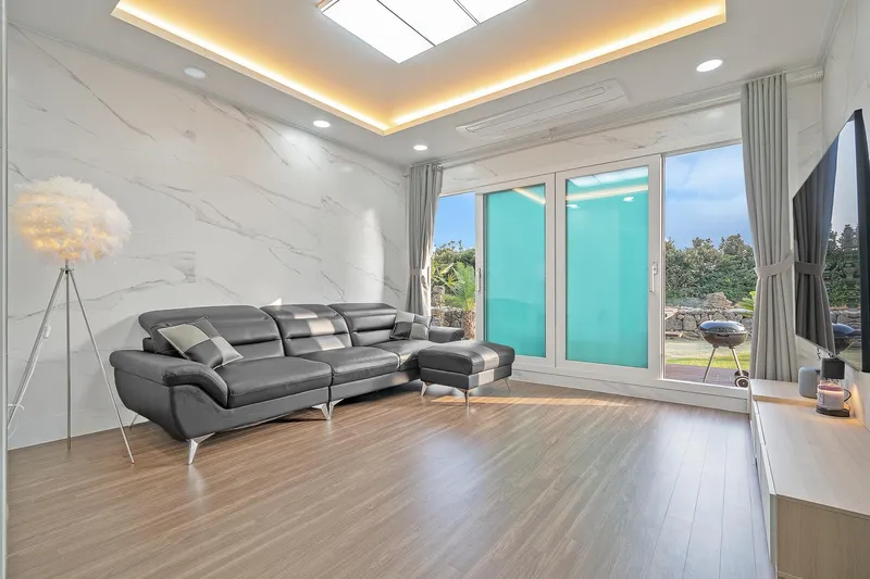[Namwon, Seogwipo] Quiet private 3-story independent pool villa 6