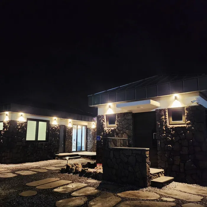 [제주 한경] 판포포구 조용한 마을 돌담이 있는 원룸형 독채(밤(夜)동) 13
