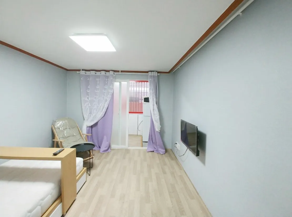 Samgak-dong Transit-Friendly One-Bedroom House