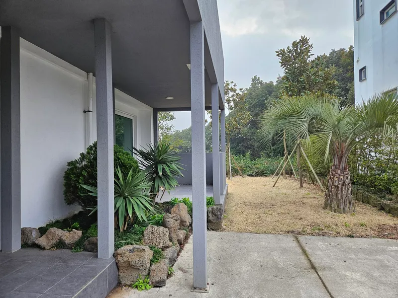 [Seongsan, Seogwipo] Townhouse B with a wide terrace and a pretty garden 15